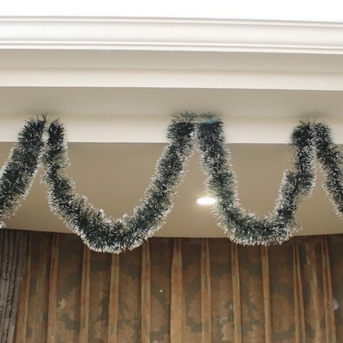 Ghirlanda Natalizia In Plastica Verde Scuro Con Punte Innevate Nastro Decorazioni Da Appendere Per Albero Di Festa Interno Esterno