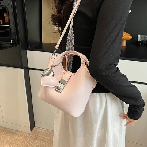 Koreanischer Stil PU Leder Damen Eimertasche Nischen-Design Lässige Schulter Umhängetasche Mit Innentasche Herzanhänger Handtasche