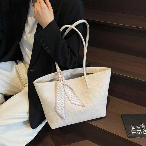 Minimalist Pebbled PU Leather Tote Bag For Women Large Capacity Contrast Color Shoulder Bag With Scarf Decor Commuting Bag