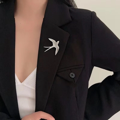 Spilla a Forma di Rondine in Acciaio Inossidabile Vintage per Uomo Donna Oro Argento Uccello Distintivo Gioielli Moda