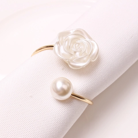 Elegant Pearl Rose Napkin Ring Alloy Golden Floral Napkin Buckle For Wedding Banquet Valentine's Day Table Decoration