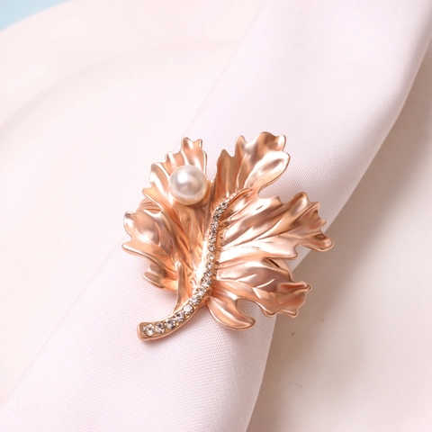 Maple Leaf Napkin Ring Metal Artificial Pearl Rhinestone Table Decoration Elegant Vintage Banquet Hotel Accessory