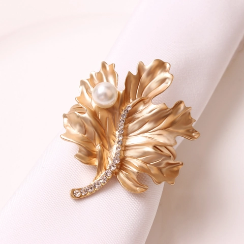 Maple Leaf Napkin Ring Metal Artificial Pearl Rhinestone Table Decoration Elegant Vintage Banquet Hotel Accessory