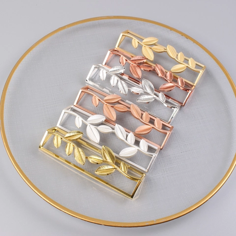 Ronds De Serviette Feuille De Ginkgo Alliage De Zinc Métal Cadre Creux Décoration De Table Boucle Pour Mariage Hôtel Dîner Fête