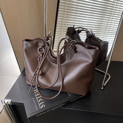 Bolso Tote de Cuero PU de Gran Capacidad para Mujer Vintage Borde Ondulado Simple Bolso de Hombro Con Correa de Nudo Y Colgante Oficina