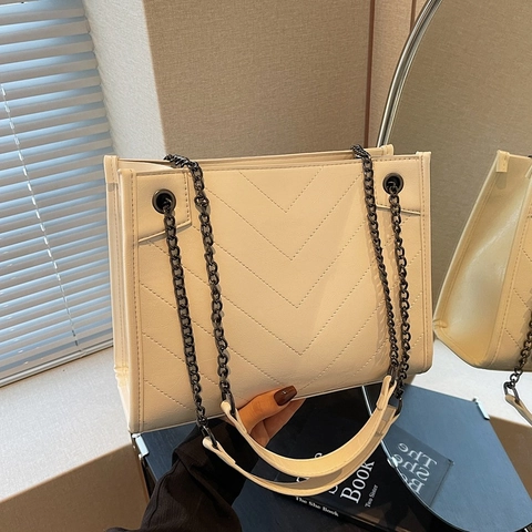 Women Chevron Quilted Shoulder Bag PU Leather Large Capacity Tote With Metal Chain Strap Fashion Commute Handbag