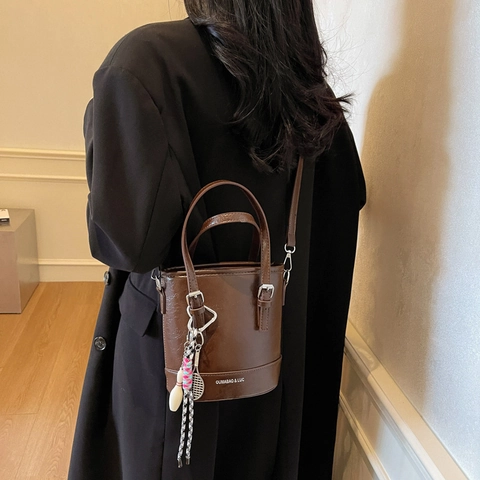 Borsa A Secchiello In Pelle PU Vintage Retro Colorblock Da Donna Borsa A Tracolla Minimalista Con Ciondoli Sportivi