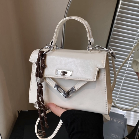 Women Vintage Patent Leather Handbag Trapezoid Lock Bag Stylish Crossbody Bag Solid Color Commuter Shoulder Bag