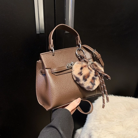 Vintage Minimalistische PU-Leer Kelly Stijl Handtas Vrouwen 2024 Nieuwe Textuur Mode Casual Schouder Crossbody Tas Met Luipaard Hart Hanger