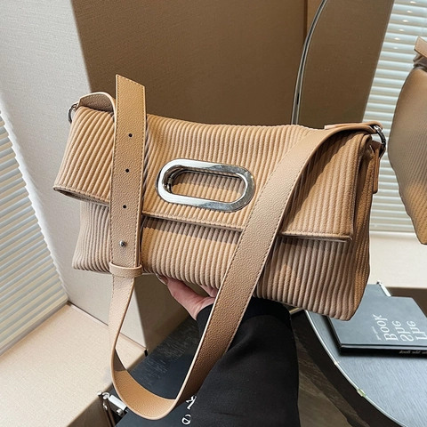Women Pleated PU Leather Underarm Shoulder Bag With Oval Metal Buckle Solid Color Large Capacity Crossbody Handbag