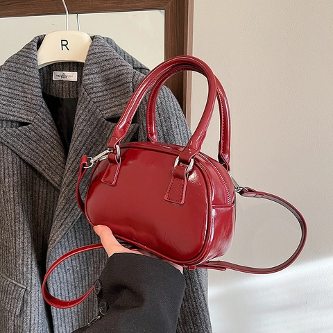 Sac à Main Boston en Cuir PU Brillant Rétro pour Femmes Style Français Petit Sac Bandoulière Bowling Avec Bandoulière Réglable