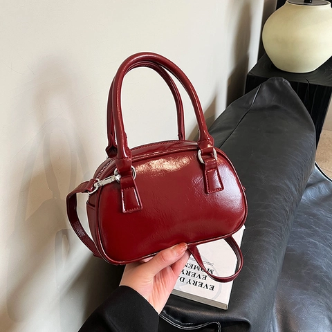 Damen Retro PU Leder Glänzende Umhängetasche Vintage Boston Handtasche Crossbody Kleine Bowling Tasche Mit Silber Hardware