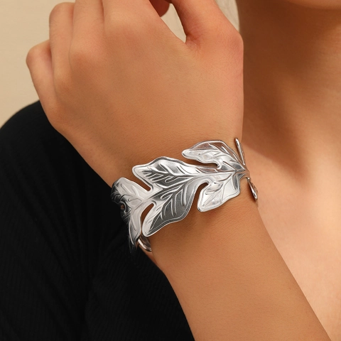 Blattform Offener Armreif Edelstahl Verstellbar Realistische Textur Retro Französischer Stil Für Damen Mode Schmuck