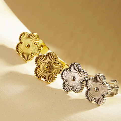 Boucles d'Oreilles Clous en Acier Inoxydable Fleur à Cinq Pétales pour Femme Texture Radiale Bord Milgrain Bijoux
