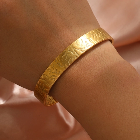 Bracelet Jonc Texture Martelée Acier Inoxydable Ouvert Irrégulier Plissé Large Bracelet Pour Femmes Style Mode Minimaliste