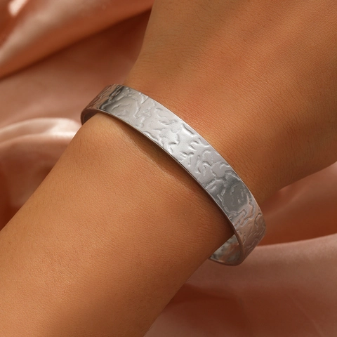 Bracelet Jonc Texture Martelée Acier Inoxydable Ouvert Irrégulier Plissé Large Bracelet Pour Femmes Style Mode Minimaliste