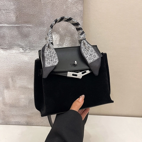 Borsa a Mano Vintage Patchwork in Camoscio PU Con Manico in Foulard di Raso Serratura Hardware Argento Borsa a Tracolla a Trapezio Donna Borsa Elegante Quotidiana