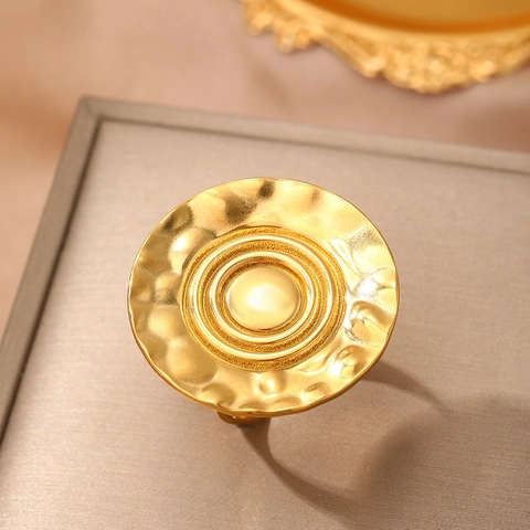 Anello Acciaio Inossidabile 316 Grande Tondo Texture Martellata Cerchi Concentrici Design Irregolare Regolabile Donna