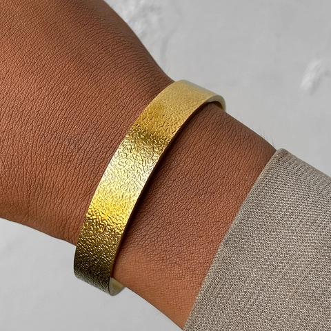 Edelstahl Breites Manschettenarmband Hammerschlag-Textur Gebürstet Offener Armreif Retro Minimalistischer Modeschmuck Damen