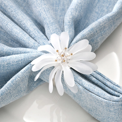 Frosted White Daisy Flower Napkin Rings Acrylic Crystal Beads Table Buckles For Wedding Hotel Dinner Party Decoration