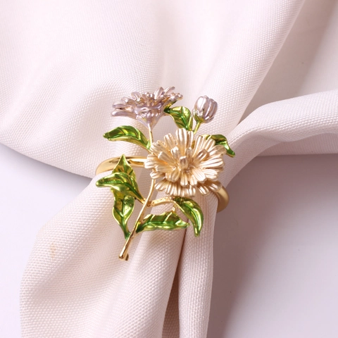 Rond de Serviette Vintage Marguerite Émail Alliage de Zinc Plaqué Or Support de Serviette pour Décoration de Table Mariage Banquet