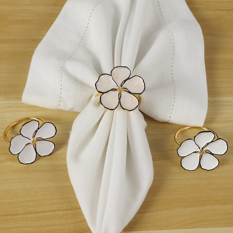 Elegant White Enamel Flower Napkin Ring Gold Metal Floral Decorative Table Buckle For Wedding Banquet Restaurant Hotel Dining Decor