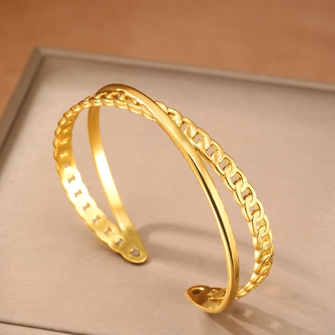 Mehrlagiger Offener Armreif Gekreuzte Kette Und Glatte Spule Vergoldeter Edelstahl Minimalistischer Manschetten Schmuck Damen