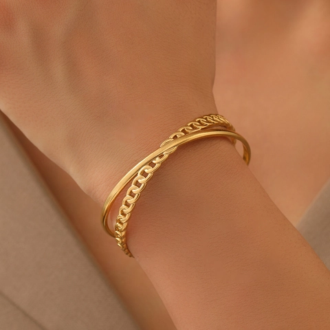 Mehrlagiger Offener Armreif Gekreuzte Kette Und Glatte Spule Vergoldeter Edelstahl Minimalistischer Manschetten Schmuck Damen