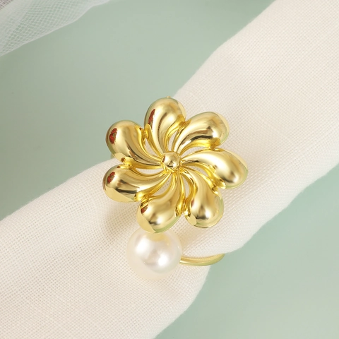 Ronds De Serviette Fleur Künstliche Perle Dorée Alliage De Zinc Métal Floral Goutte D'eau Pour Mariage Hôtel Table Élégant