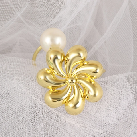 Ronds De Serviette Fleur Künstliche Perle Dorée Alliage De Zinc Métal Floral Goutte D'eau Pour Mariage Hôtel Table Élégant