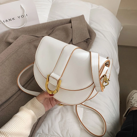 Damen Mode PU Leder Satteltasche Klein Einfarbig Schultertasche Umhängetasche Mit Goldener D-Ring Schnalle Klappe Quadratische Handtasche