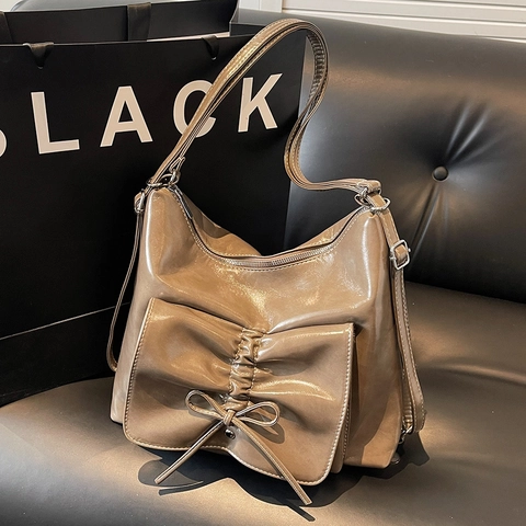 Damen Schultertasche Hobo Glänzendes PU Leder Retro Schleife Große Kapazität Pendler Tote Verstellbarer Gurt