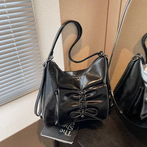 Damen Schultertasche Hobo Glänzendes PU Leder Retro Schleife Große Kapazität Pendler Tote Verstellbarer Gurt