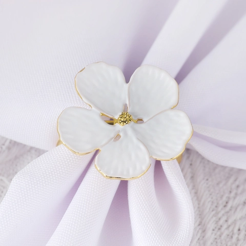 Ronds De Serviette Élégants En Forme De Fleur À Cinq Pétales En Alliage De Zinc Métal Émail Boucle Florale Pour Mariage Banquet