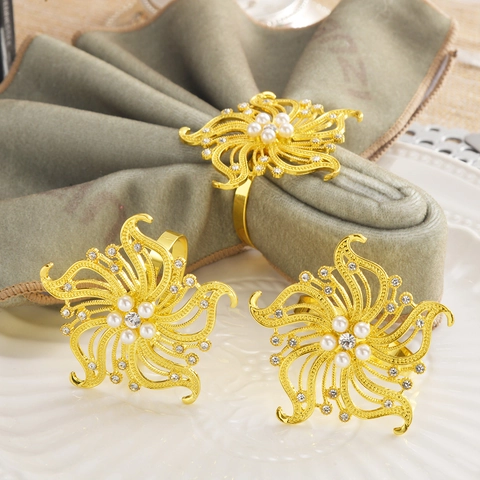 Rond de Serviette Noël Doré Fleur Künstliche Perle Alliage Ajouré Porte-Serviette Boucle Strass pour Mariage Fête Décor de Table