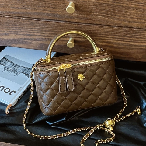 Bolso de Cubo de Cuero PU Acolchado Retro Para Mujer Bolso Bandolera de Moda Con Cadena de Metal y Colgante de Flor de Camelia