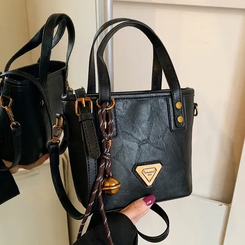 Vintage PU Leder Eimertasche Für Damen Große Kapazität Tote Handtasche Mit Metall Dreieck Logo Und Glockenanhänger Umhängetasche