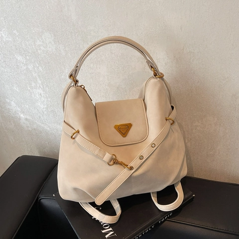 Women's Retro PU Leather Shoulder Bag Large Capacity Minimalist Tote Bag With Triangle Metal Plaque For Commuting Daily Wear