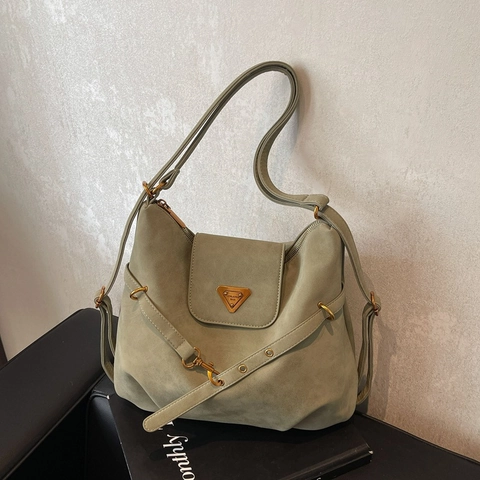 Women's Retro PU Leather Shoulder Bag Large Capacity Minimalist Tote Bag With Triangle Metal Plaque For Commuting Daily Wear