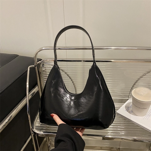 Glänzende PU-Leder Hobo-Tasche Für Frauen Modische Minimalistische Dumpling-Schulterhandtasche Mit Bodennieten