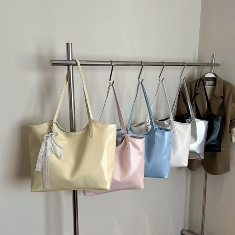 Women Glossy PU Leather Tote Bag Large Capacity French Sweet Style Shoulder Bag With Lace Bow Artificial Pearl Pendant Commuter