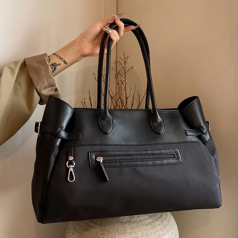 Retro Splicing PU Leather Large Capacity Shoulder Bag For Women Minimalist Commute Travel Tote Bag Handbag With Metal Hardware