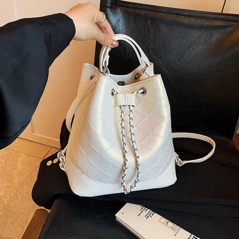 Frauen Gesteppter Eimer Rucksack PU Leder Kettenzug Große Kapazität Koreanische Mode Moderner Tagesrucksack