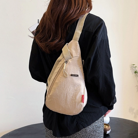 Unisex Triangle Nylon Chest Bag Water Resistant Lightweight Crossbody Bag With Adjustable Strap For Outdoor Travel Daily