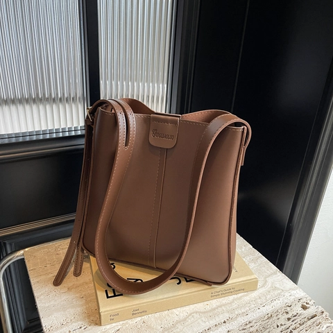 Women Minimalist Large Capacity PU Leather Bucket Shoulder Bag Commuter Crossbody Bag With Pouch Solid Color Tote Handbag