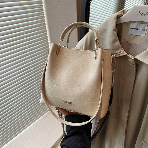 Women's Korean Style PU Leather Bucket Shoulder Bag Vintage Lychee Pattern Handbag With Wide Braided Strap For Commuting