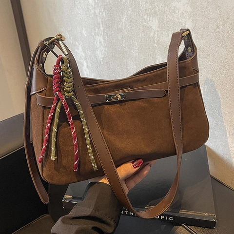 Borsa a Spalla Retrò da Donna in Scamosciato Semplice Borsa Sottoascellare Con Chiusura in Metallo Pendaglio in Corda Intrecciata