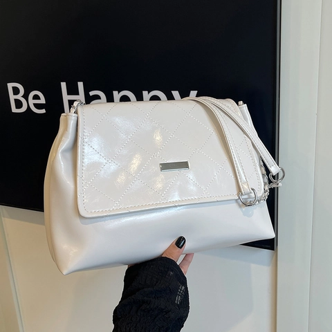 Borsa a Spalla con Catena Trapuntata in Pelle PU Lucida Metallica Grande Capacità Borsa a Patta per Donna Casual Quotidiana