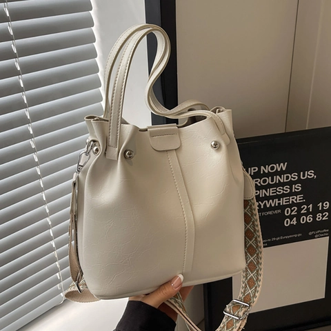 Women Fashion Cracked Texture PU Leather Bucket Bag Chic Urban Handbag With Geometric Jacquard Wide Strap Silver Rivet Shoulder Bag