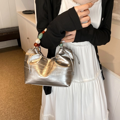 Bolso Bombonera Para Mujer Con Asa De Cuentas Cuero PU Metalizado Plisado Bolso De Mano Moda De Nicho Uso Diario